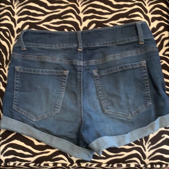 Vanilla Star jean shorts. - Picture 5 of 6